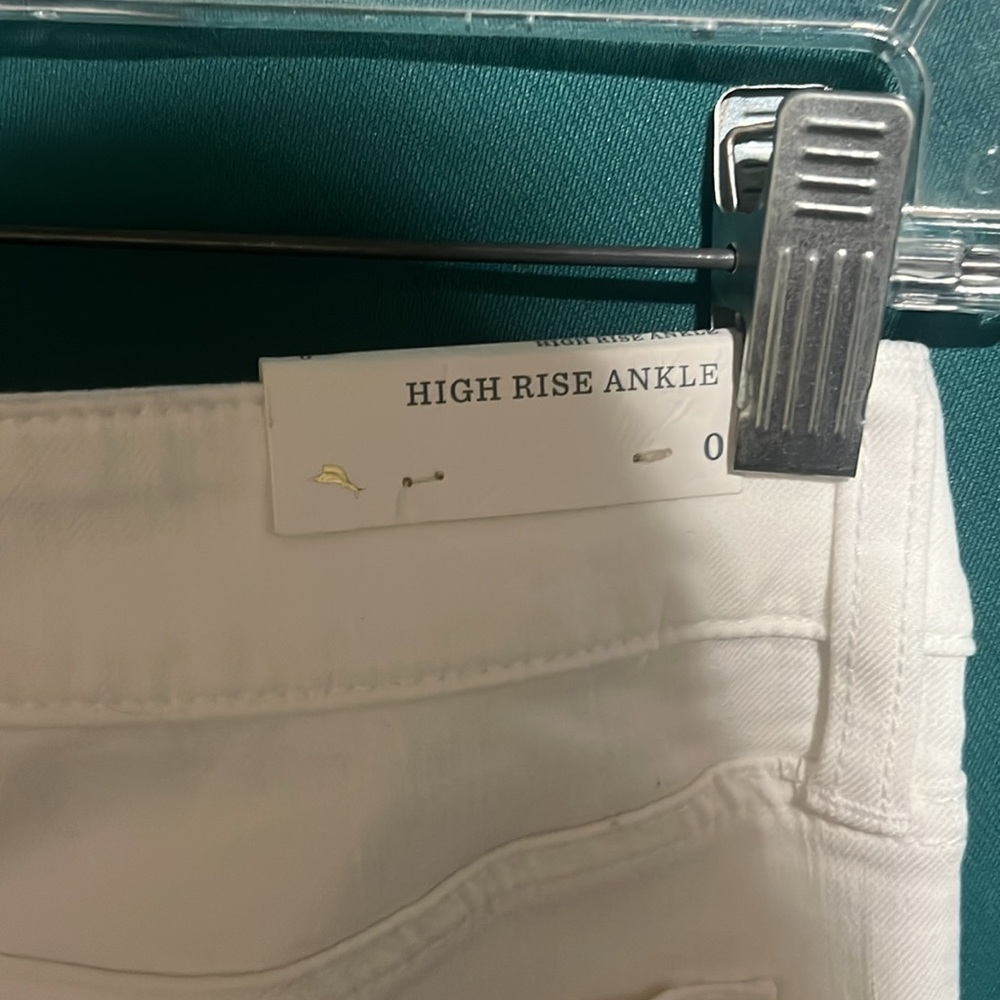 White denim jeans with one line of rhinestones down the side. - Picture 5 of 8